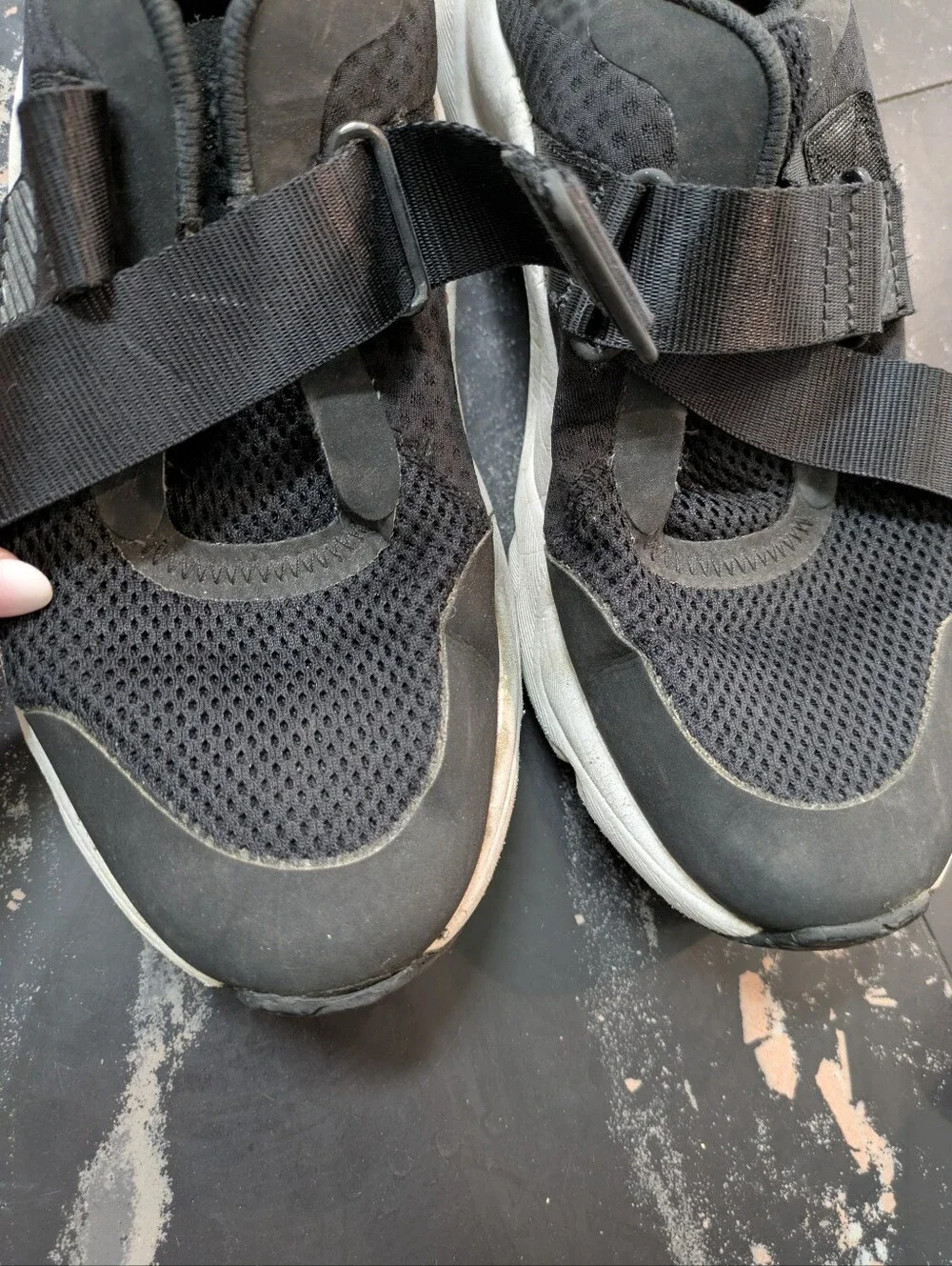 Sorel Black Kinetic RNEGD Strap Sneaker Size 9